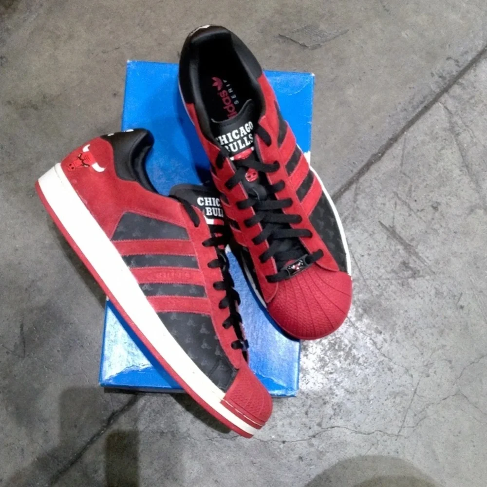 Adidas Chicago Bulls - Picture 1 of 8